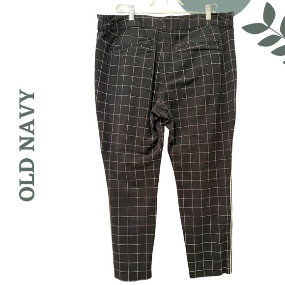 🛍️3/$40 OLD NAVY Pixie Ankle Pants Windowpane Check Pinstripe Black White Sz 16 - Picture 2 of 5